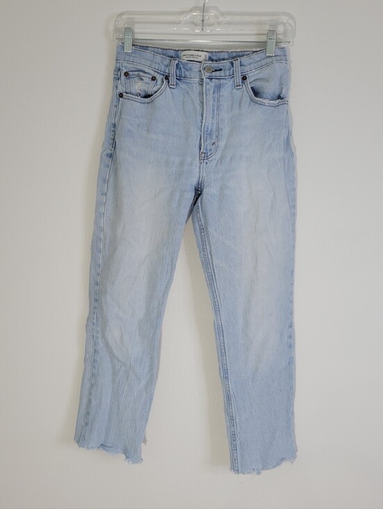 Abercrombie & Fitch Denim - Abercrombie & Fitch Women Size 27/4 R Light Wash Cropped Women's Jeans